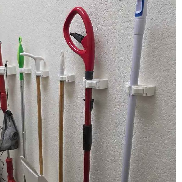 Suporte  de Vassoura e Rodo – Organizador de Parede Compacto e Resistente
