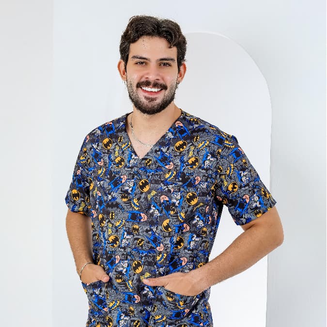 Conjunto Cirúrgico Pijama Hospitalar Scrub Masculino Profissional Estampa Batman.