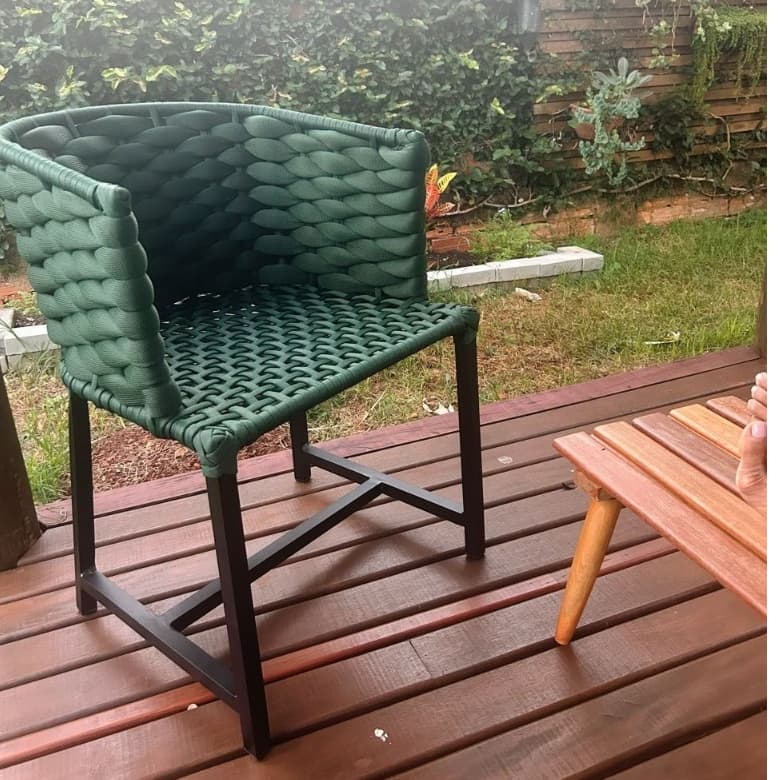 Uma Poltrona Golden Luxo Conforto Alumínio Corda Náutica  Moderna Varanda Sala Jardim Closet