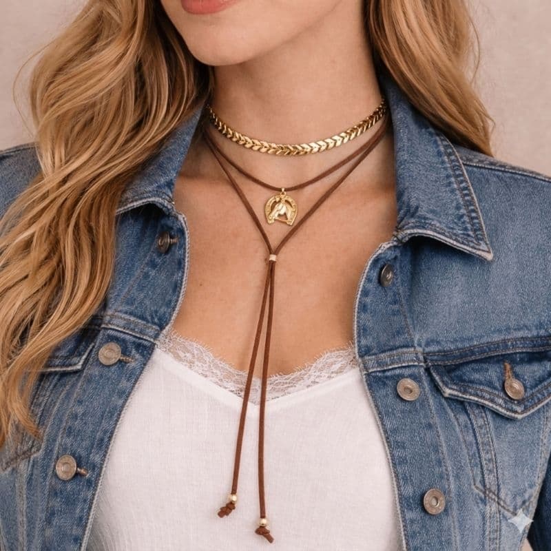 Kit Colar Country Ana Castela Marrom Ferradura Cavalo + Choker Escama de Peixe Banhado a Ouro 18K