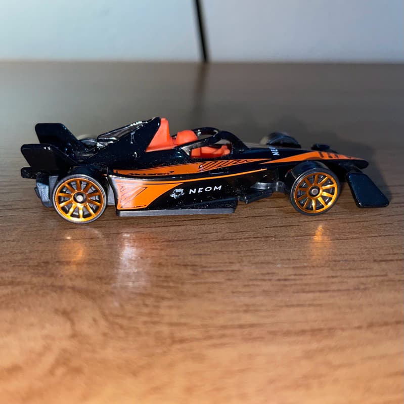 Carrinho Miniatura Fórmula E Gen3 Mclaren Neon Hot Wheels - Loose
