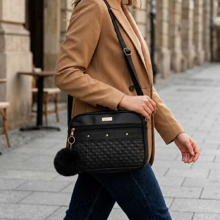 Bolsa Feminina Alça Transversal Tira Colo Com Pompom Elegante Lançamento Top