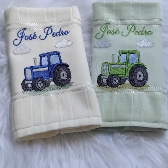 kit de 2 toalhas de boca infantil, toalha de mão, lavabo com desenho e nome.