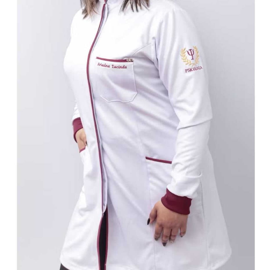 Jaleco Modelo Fashion - Feminino ou masculino - com bordado personalizado (com nome, logo do curso e da faculdade)