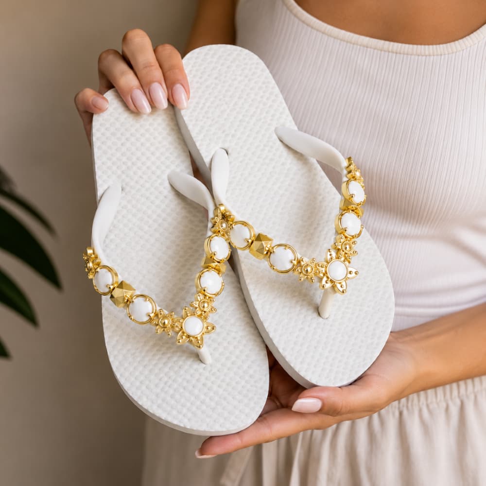 Chinelo Feminino Branco Modelo Pedraria Glamour E Conforto A Escolha Certa Confortável e Macio