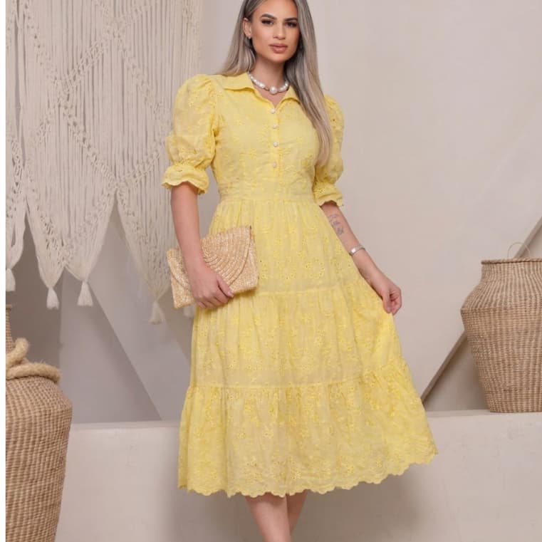 Vestido MIDI premium bordado com gola tecido layze 3d e liso com botão funcional e forro