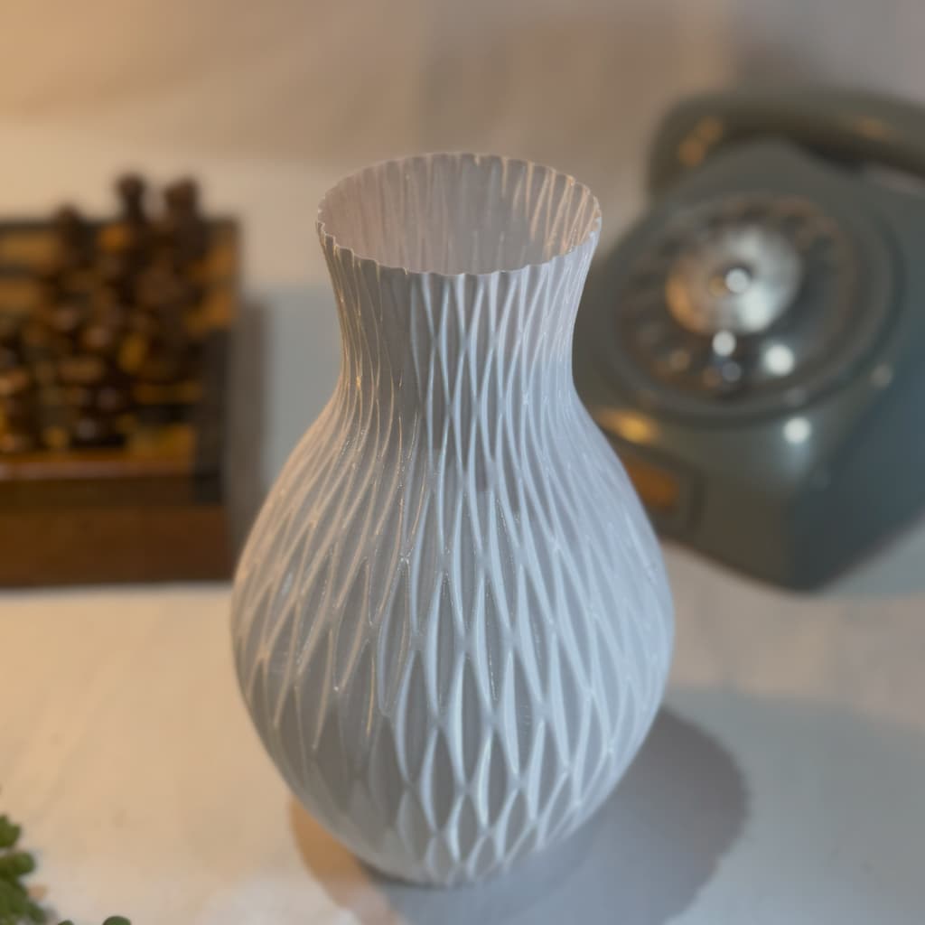 Vaso Diamante branco (forma origami) - design moderno, elegante e minimalista (com opção de kit)