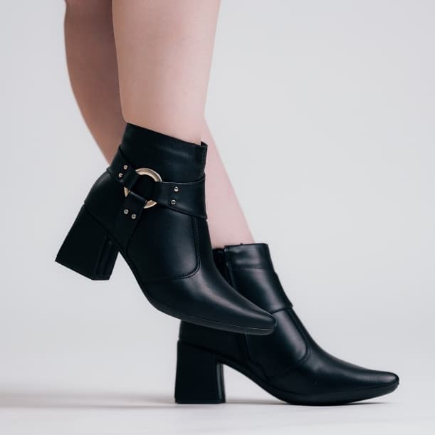 Bota Feminina Cano Curto Bico Fino Shay Atena Salto Bloco Médio Confortável Leve Elegante