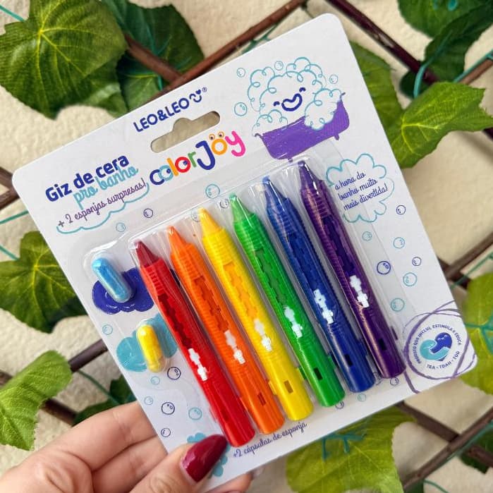 GIZ DE CERA RETRÁTIL PARA BANHO C/ 2 CAPSULAS DE ESPONJA SURPRESA COLOR JOY - BLISTER C/ 6 CORES LEO