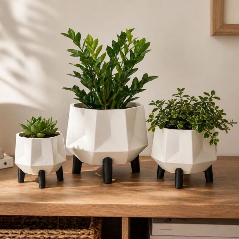 Kit de 3 Vasos de Flores de Polímero - Branco com Pés Pretos - Tamanhos Pequeno, Médio e Grande
