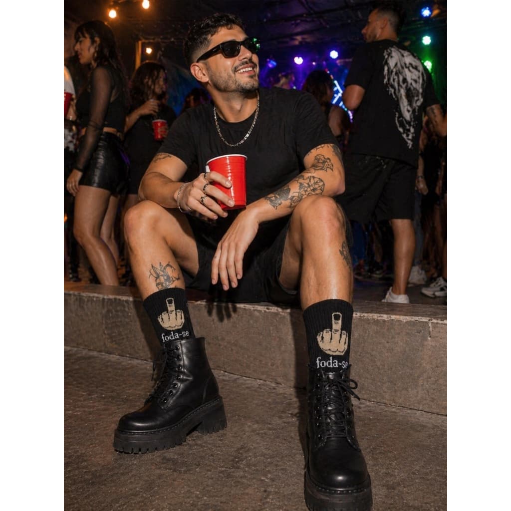 Meia Foda-se Estilosa Streetwear Cano Alto Confortável Masculina Feminina Casual Preta Skate