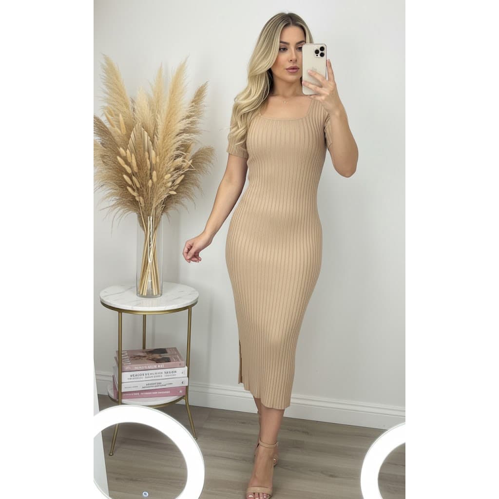 Vestido Midi Fenda Lateral Tricô Fio Modal Comfort Manga Curta/ Alta Elasticidade Decote Quadrado
