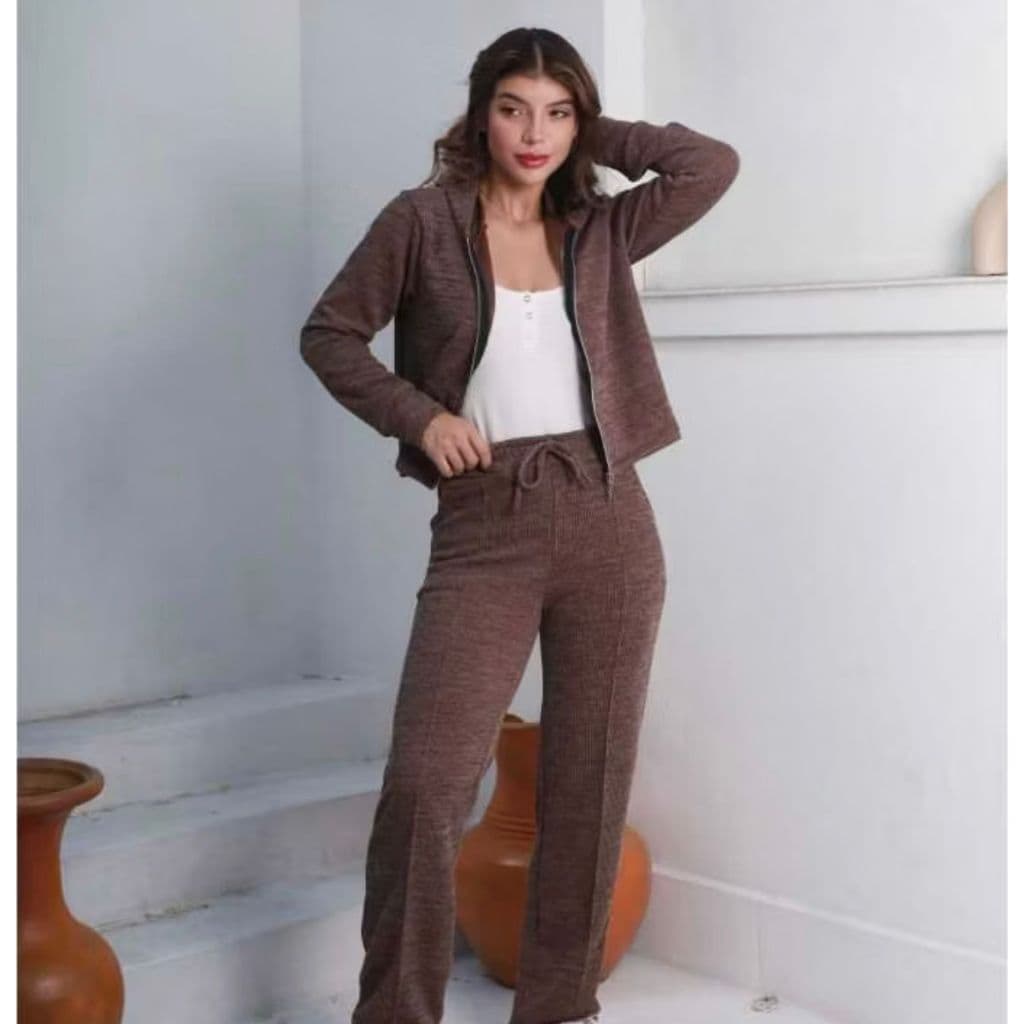 Conjunto Feminino Lanzinha Ribi Canelada 2 Peças -- Casaco com zíper  e calça Pantalona  flare com bolso inverno.
