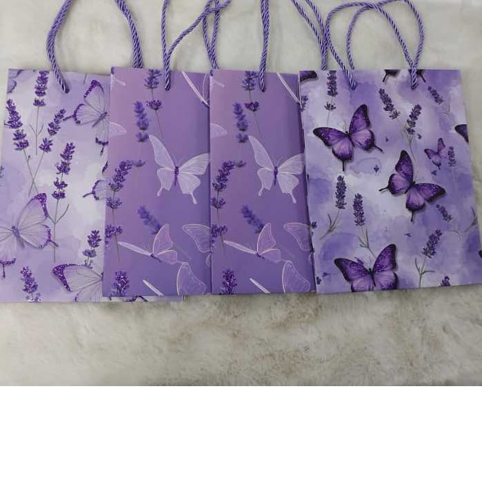 Sacola De Presente Com Detalhes De Borboletas