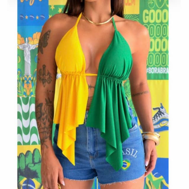Cropped bicolor Feminino Brasil estilo franja tendência inverno 2026 Moda brasilian Gringa Frio Casul amarração
