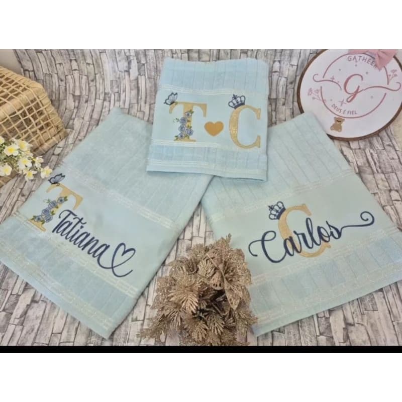Kit 2 Toalhas de Banho e 1 de Rosto Personalizada Bordada com Nome, Otima opção de presente para casamento, aniversario.