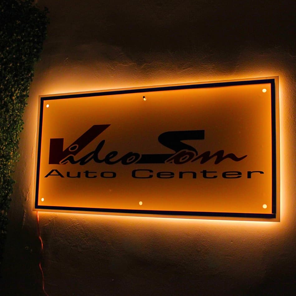 Logo Letreiro em Acrílico Espelhado com LED Neon Base 2mm 40x80cm Cores Rose, Dourado, Prata, Bronze