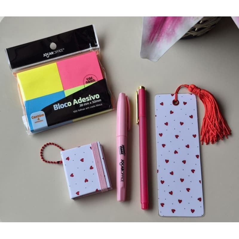 Kit Papelaria Leitura e Anotações Floral Chaveiro Bloquinho Marcador Fofo Divertido