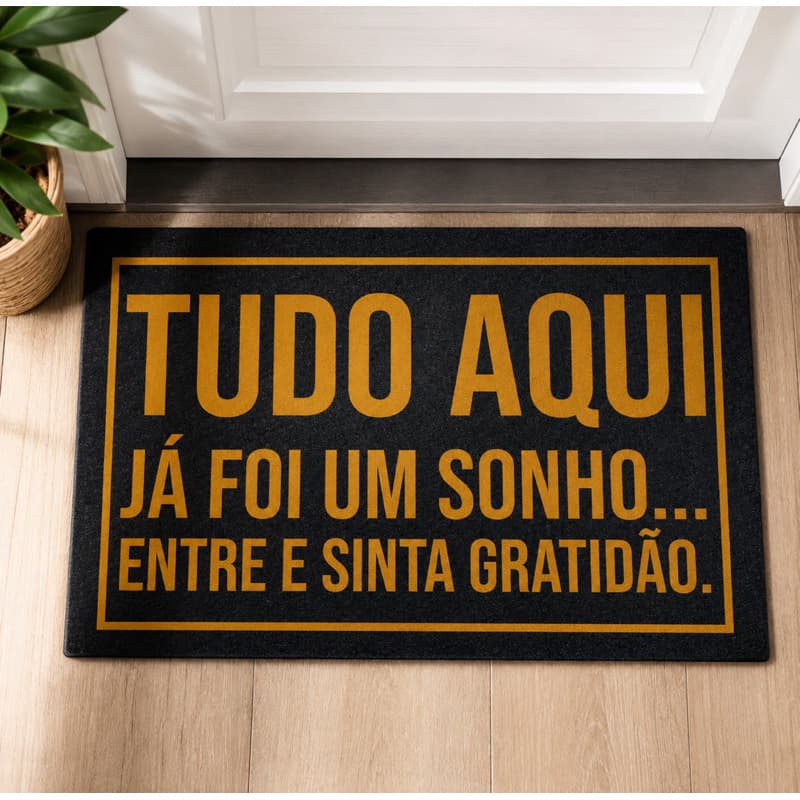 Tapete capacho para porta de entrada - Tudo aqui ja foi um sonho ( Marrom com preto )