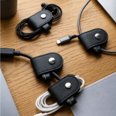 Kit 4 Organizadores de Fios e Cabos em Couro Sintético com Botão de Pressão