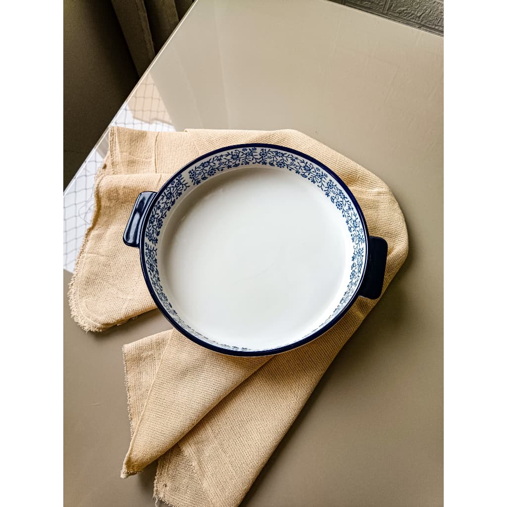 Assadeira redonda em porcelana azul | Assadeira de porcelana |  Mesa posta | Decoração | Louças