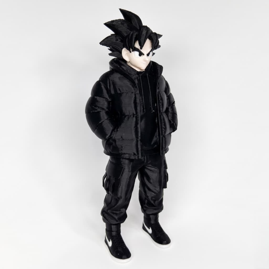 Figura Decorativa Guerreiro Saiyajin Estilo Streetwear Premium | Estátua Colecionável em Impressão 3D para Decoração