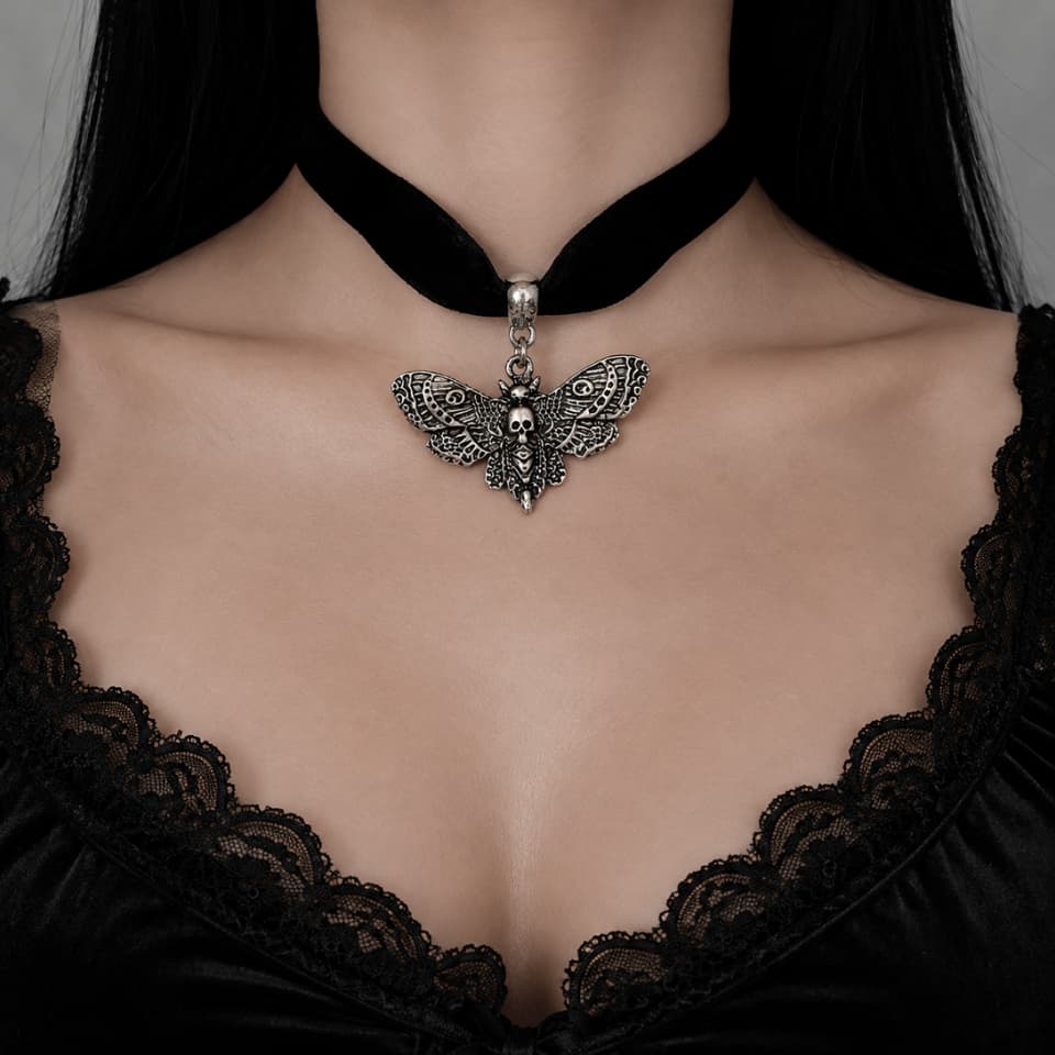Gargantilha  Mariposa Caveira Choker Veludo Preto Ajustável