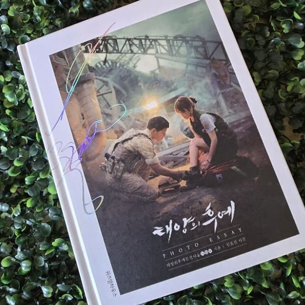 PHOTOBOOK KDRAMA DESCENDANTS OF THE SUN