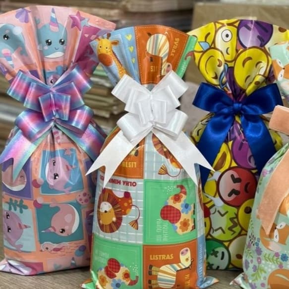 25 Sacos de presente 35x54cm + laço -  estampas variadas