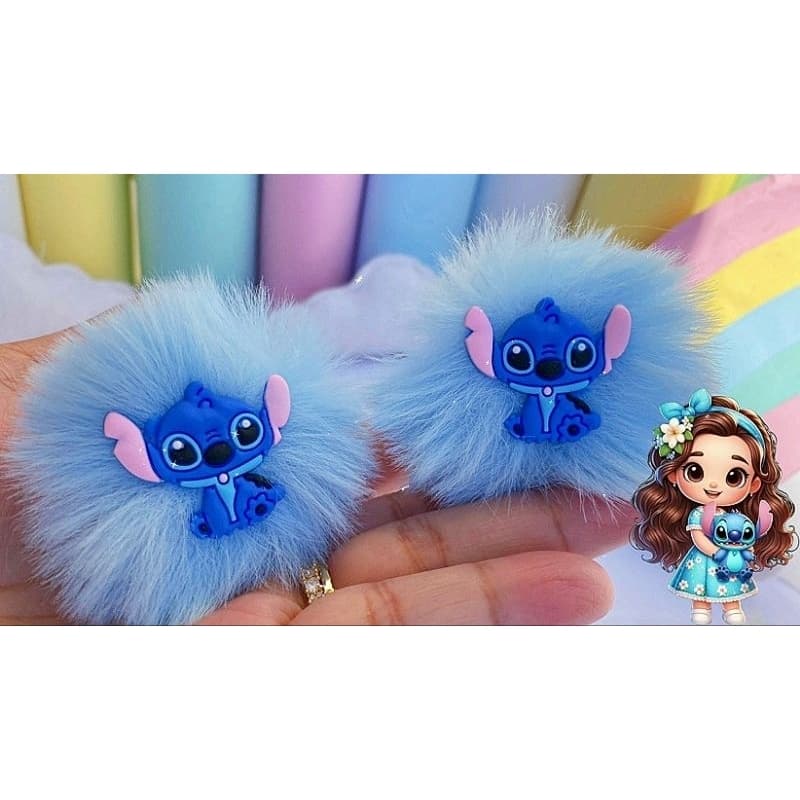 Kit Par Pompom Stitch na Presilha Bico de Pato | Acessório Infantil de Luxo para Bebê e Menina | Tendência Fofa