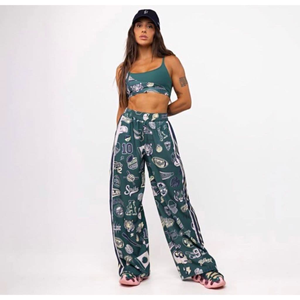 Conjunto Sport Chic College – Top Ondas Alça Fina Estampado e Calça Pantalona High Tech