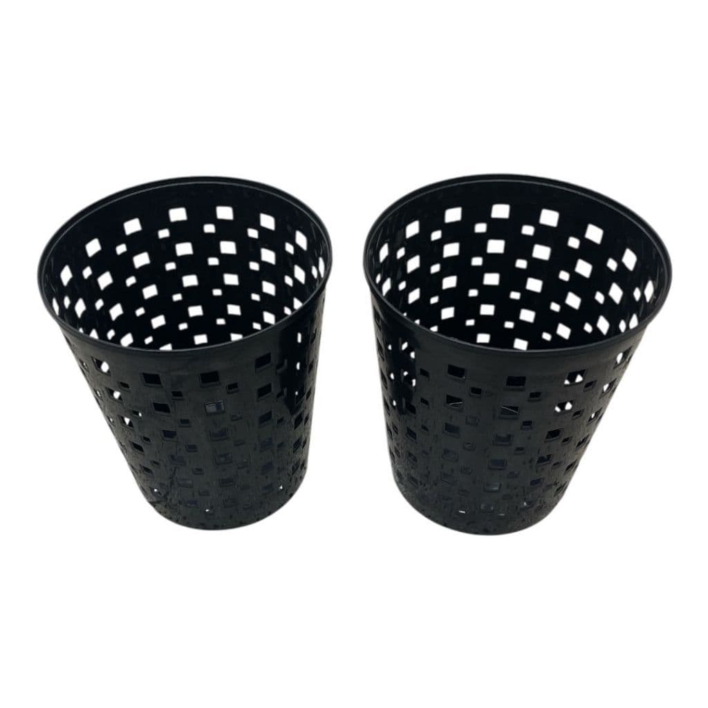 2 Cestos de lixo ou organizador de plástico preto vazado capacidade de 10 litros.