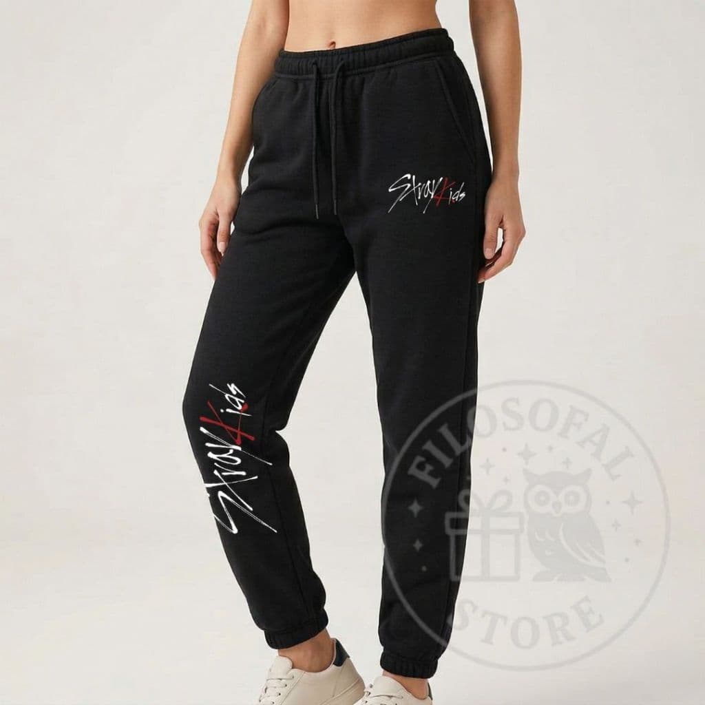 Calça Moletom Stray Kids SKZ Unissex Preta Estampa Premium K-Pop - P ao GG