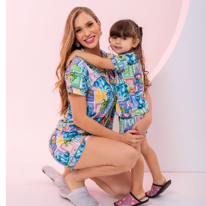 Pijamas kit mãe e filha personagens divertidos
