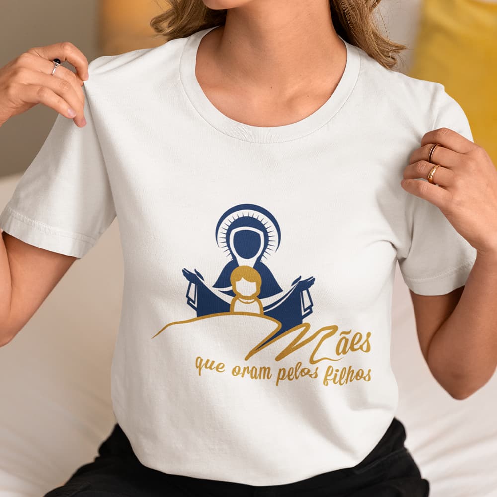 Camiseta Feminina T-shirt Mães que Oram Pelos Filhos Estilo Religioso