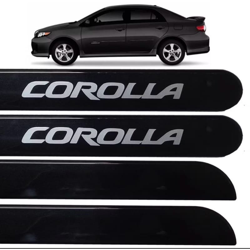 friso lateral Toyota Corolla preto