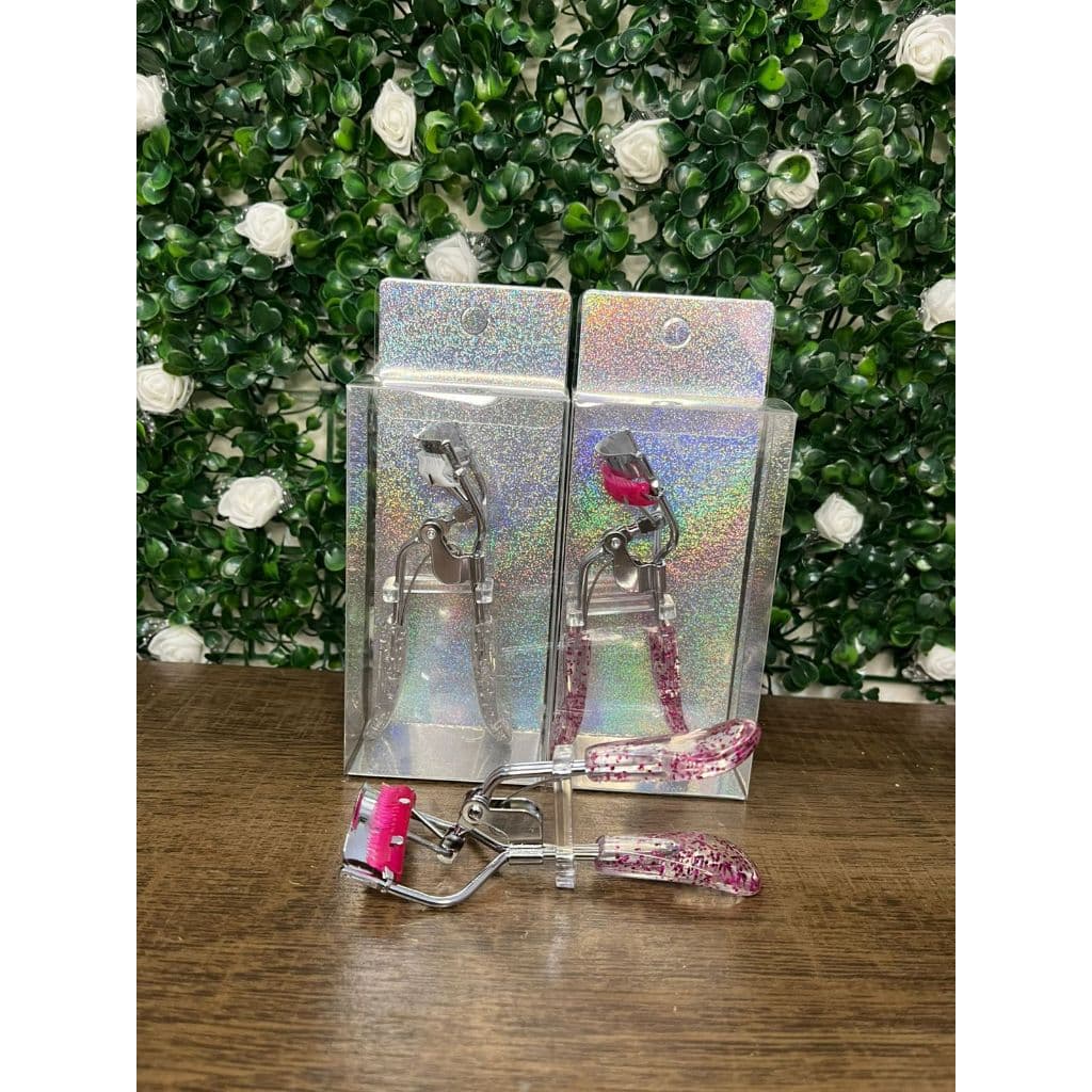 Curvador de Cílios Curvex -com Silicone !  Não Machuca , Glitter Transparente e Escovinha Acoplada .Cor Aleatória.