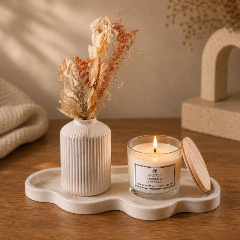 Kit Decorativo em Concreto Artesanal com Vela Aromática Bandeja nuvem e Vaso para decoração sala
