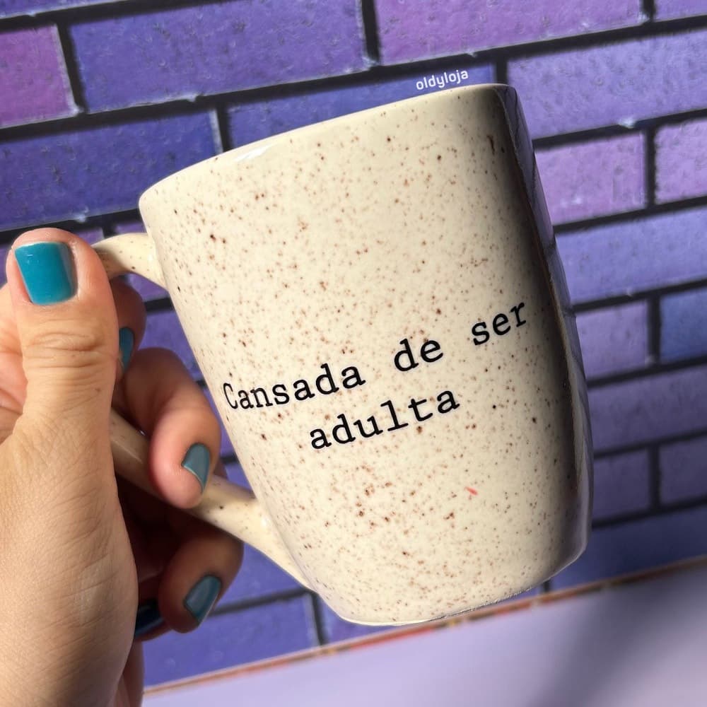Caneca Cansada de Ser Adulta Frases Engraçadas Cerâmica 350ml