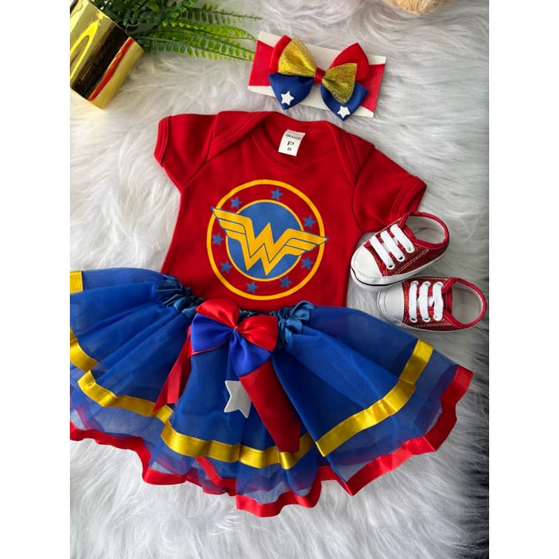 Conjunto Bebe 4 Peça Body Saia Tule Laço e Sapatinho Tematico Mulher Maravilha Feminino Mesversario