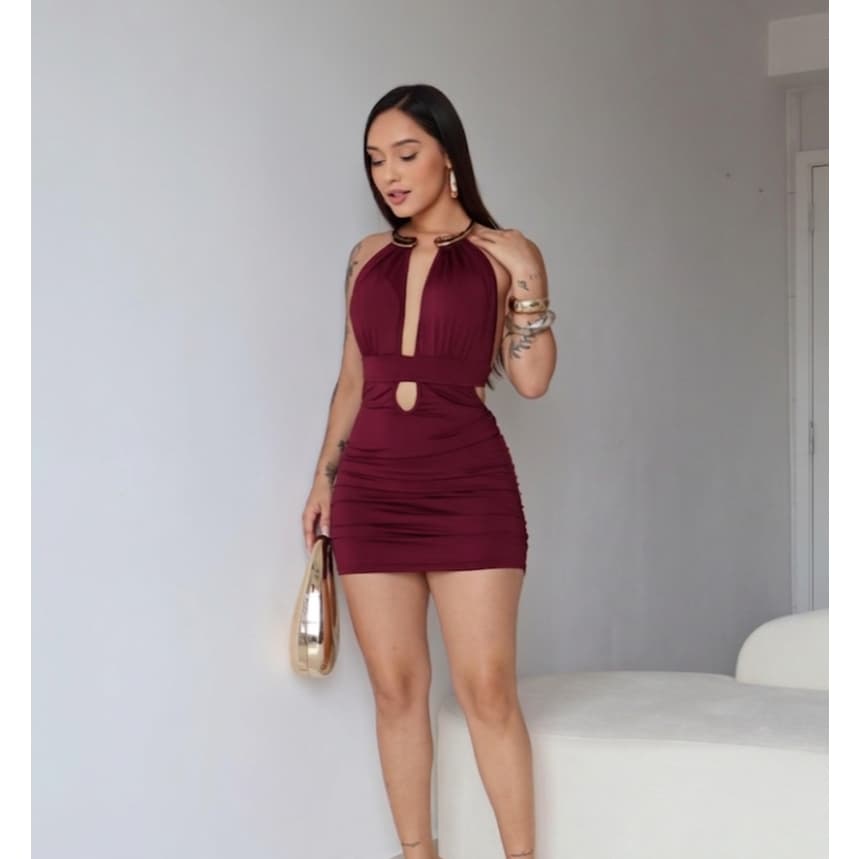 Vestido Elegante com Argola dourada e Detalhe de Laço nas Costas Decote Central