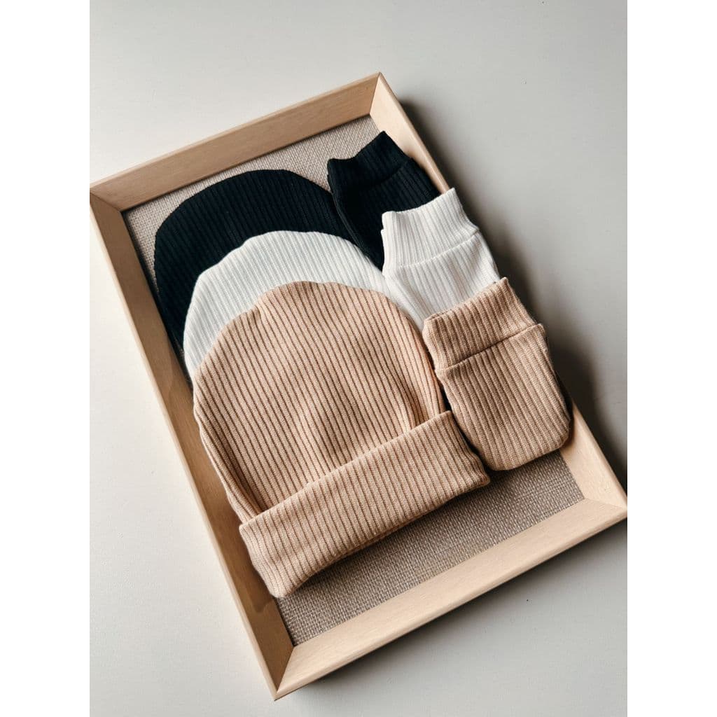 Touca de bebê canelada RN , kit com 1 toucas e 1 pares de luvas, maternidade enxoval baby!