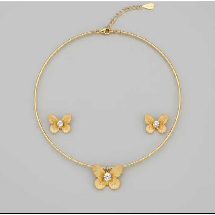 CONJUNTO COLAR ARO E BRINCO BORBOLETA DOURADO LUXO.