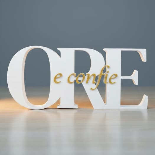 Frase Decorativa Ore e Confie Letreiro Grande 21cm Premium Enfeite Cristão Moderno Mesa e Estante Escritório Casa