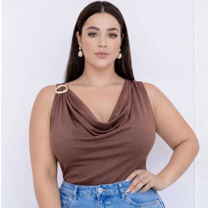 Blusa Feminina Elegante Suplex Premium Fivela Dourada Casual Trabalho Social gola boba Verão