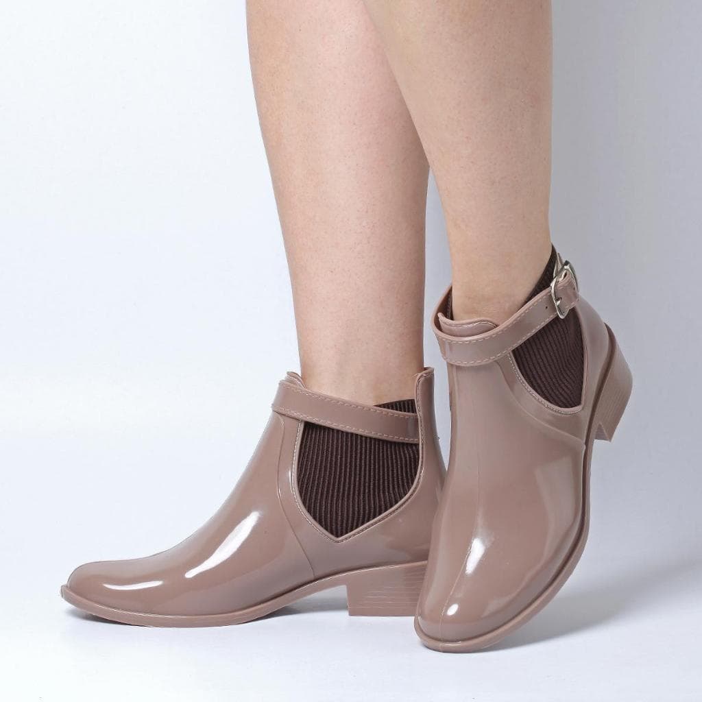 BOTA GALOCHA FEMININA COM FIVELA E ELASTICO EM PVC/BORRACHA