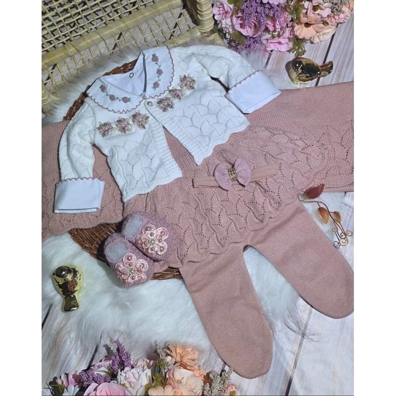 Saída Maternidade em Tricô luxo 7 peças Artesanal ricos em detalhes menina