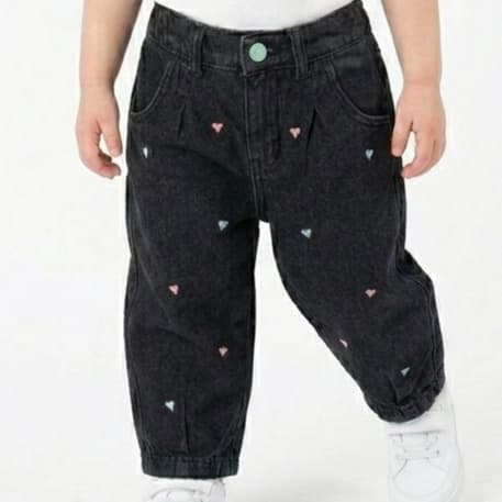 Calça Jeans Infantil Menina Coração Bordado Grafite 100% Algodão Macia e Confortável