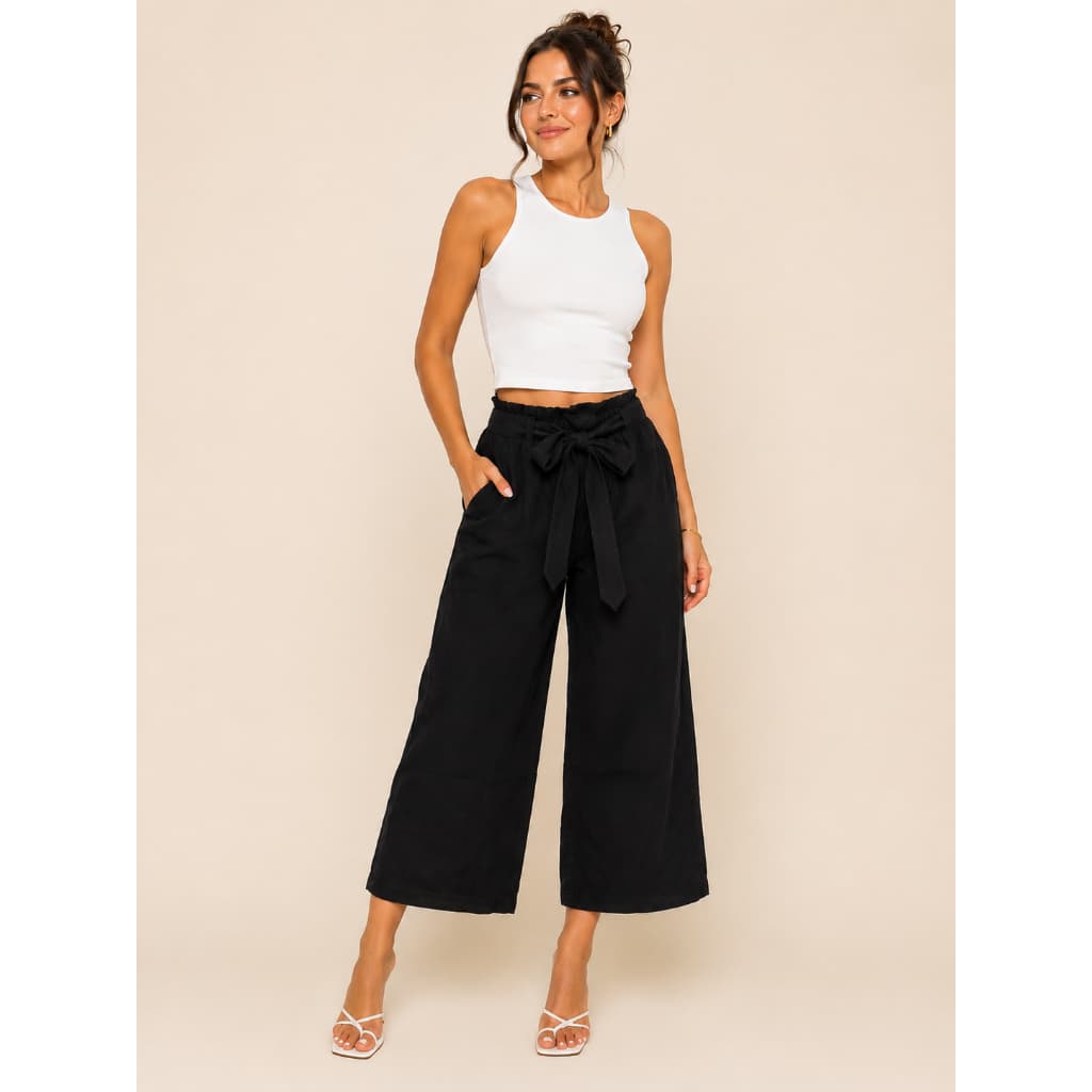 Calça de Algodão Feminina Pantacourt Preta De Amarrar com Bolsos