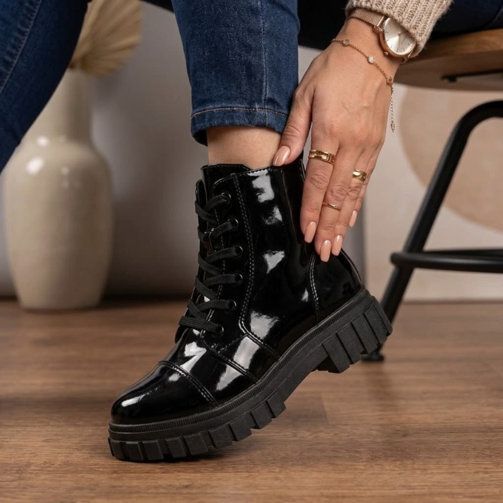 Bota Coturno Feminino Preto Verniz Brilhante e Estiloso